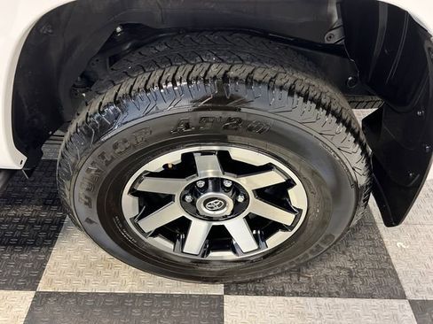Used 2024 Toyota 4Runner TRD Off-Road Premium w/ Moonroof Package AWD/4WD image 15