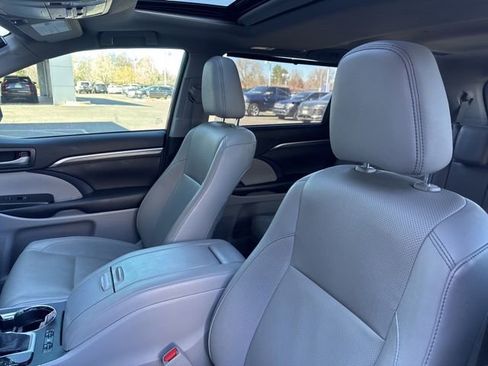 Used 2018 Toyota Highlander Limited image 7