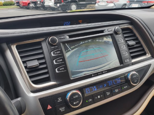 Used 2017 Toyota Highlander XLE AWD/4WD image 27