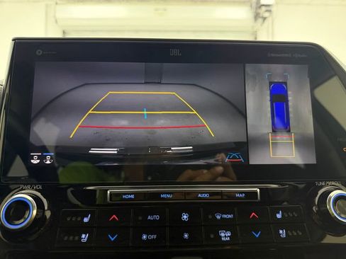 Used 2021 Toyota Highlander Limited FWD image 22