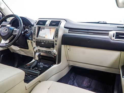 Used 2020 Lexus GX 460 Premium w/ Premium Package AWD/4WD image 17