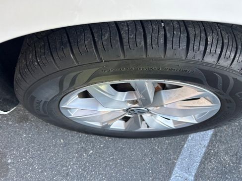 Used 2017 Volkswagen Passat 1.8T S image 9