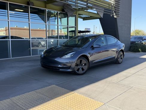 Used 2023 Tesla Model 3 Standard Range image 1