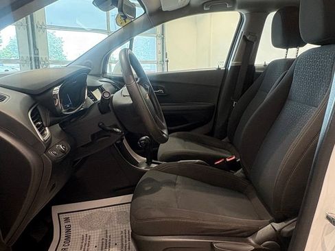 Used 2020 Chevrolet Trax LS AWD/4WD image 14