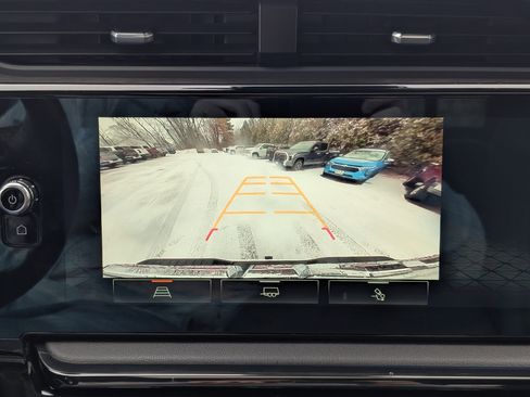 Used 2022 GMC Sierra 1500 AT4 w/ AT4 Preferred Package image 3