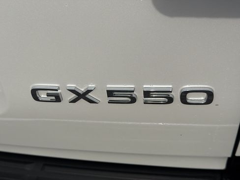 Used 2024 Lexus GX 550 w/ Accessory Package (2T) AWD/4WD image 11