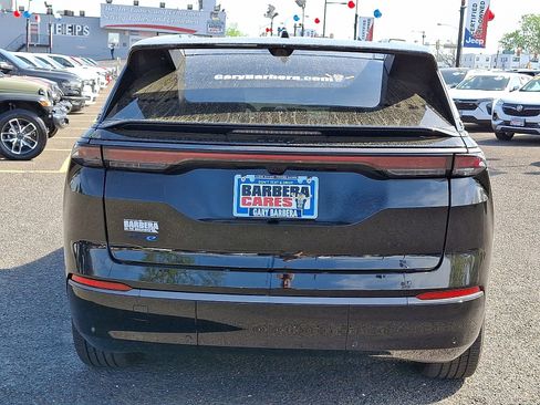 Certified 2024 Jeep Wagoneer Launch Edition image 5