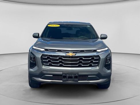 Used 2026 Chevrolet Equinox LT w/ LPO, Floor Liner Package AWD/4WD image 2