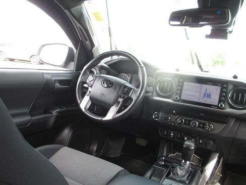Used 2020 Toyota Tacoma TRD Off-Road AWD/4WD image 21