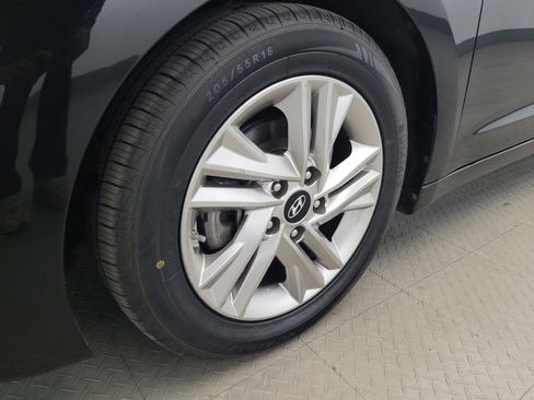 Used 2019 Hyundai Elantra SEL FWD image 31