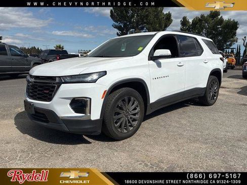 Used 2023 Chevrolet Traverse RS w/ LPO, Cargo Package FWD image 1