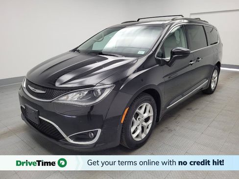 Used 2017 Chrysler Pacifica Touring-L w/ Tire & Wheel Group image 1