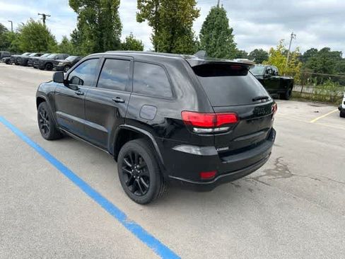 Used 2019 Jeep Grand Cherokee Altitude AWD/4WD image 16