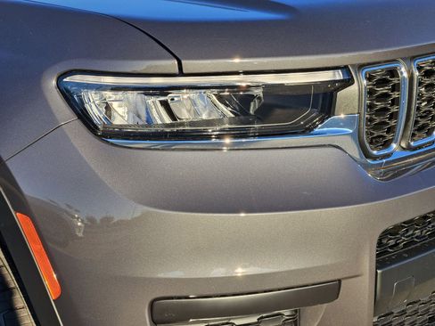 New 2025 Jeep Grand Cherokee L Laredo image 9