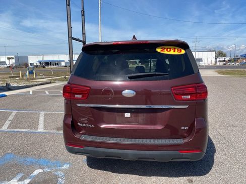 Used 2019 Kia Sedona EX image 4