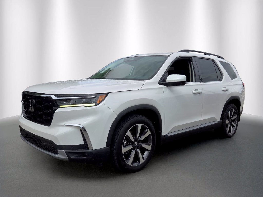Certified 2024 Honda Pilot Touring image 3