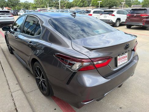 Used 2024 Toyota Camry SE FWD image 8