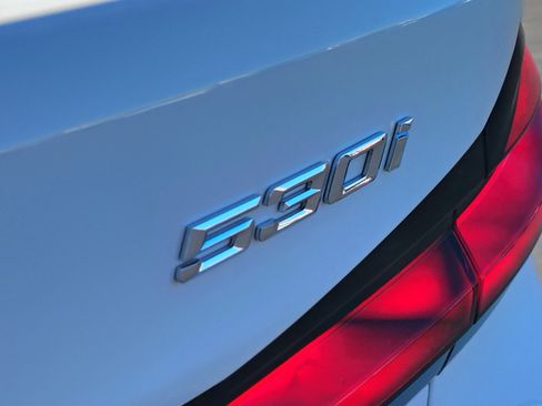 Used 2023 BMW 530i w/ Convenience Package image 5