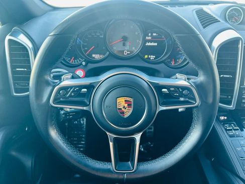 Used 2016 Porsche Cayenne S image 17