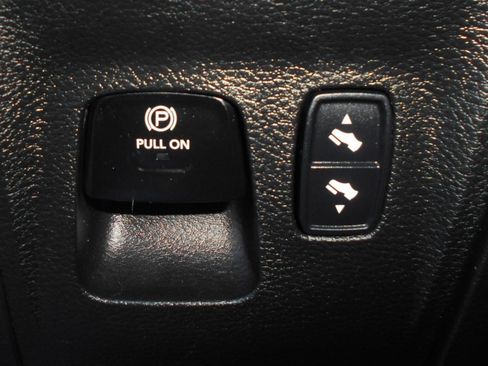 Used 2022 RAM 1500 Limited AWD/4WD image 17