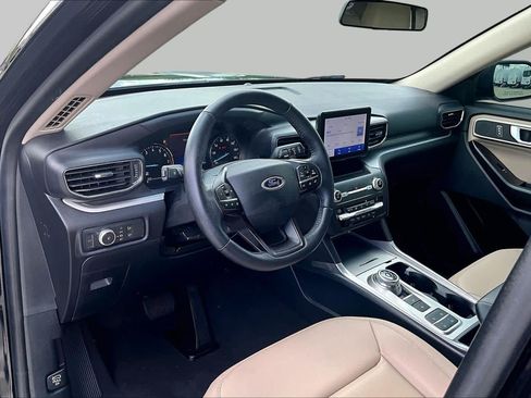 Used 2020 Ford Explorer XLT w/ Equipment Group 202A RWD image 15