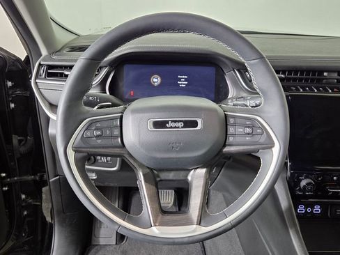Used 2023 Jeep Grand Cherokee L Limited w/ Luxury Tech Group II AWD/4WD image 17