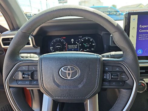 Certified 2025 Toyota Tacoma TRD Off-Road AWD/4WD image 9