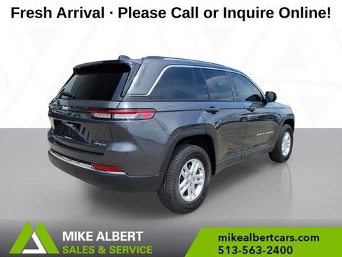 Used 2023 Jeep Grand Cherokee Laredo AWD/4WD image 7