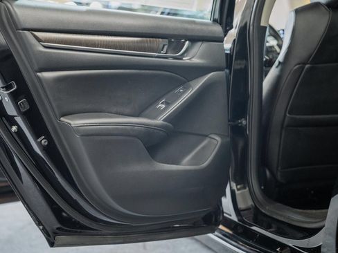 Used 2019 Honda Accord Touring image 34