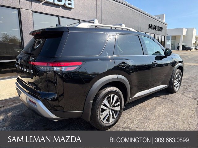 Used 2025 Nissan Pathfinder SL AWD/4WD image 12