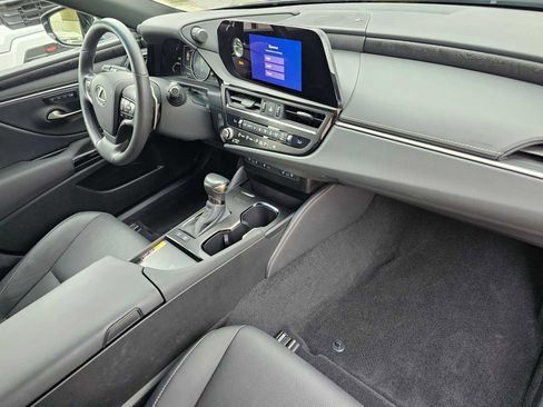 Used 2024 Lexus ES 300h w/ Premium Package image 11