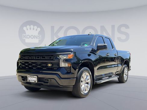 Used 2022 Chevrolet Silverado 1500 Custom AWD/4WD image 1