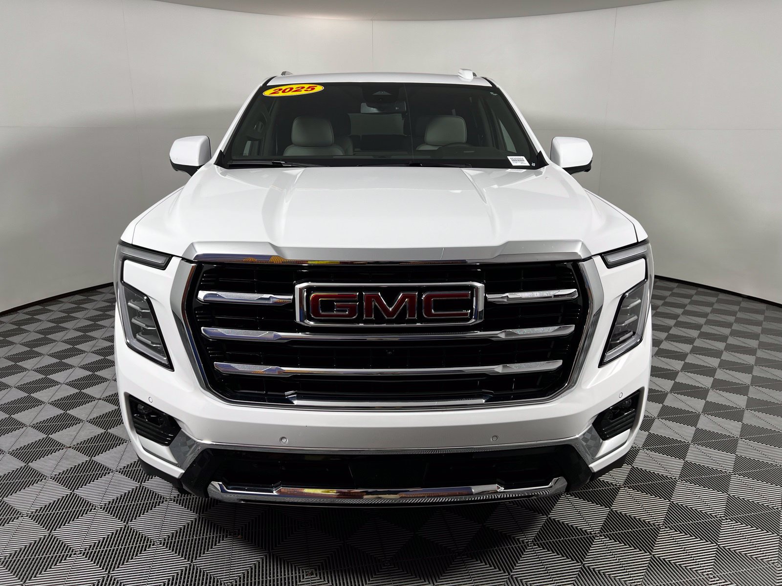 Used 2025 GMC Yukon Elevation AWD/4WD image 2