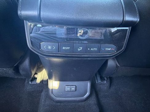 Used 2023 Toyota Highlander XLE image 16
