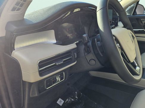 New 2026 Lincoln Corsair Premiere image 11