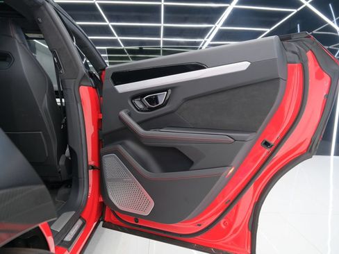 Used 2021 Lamborghini Urus AWD/4WD image 50