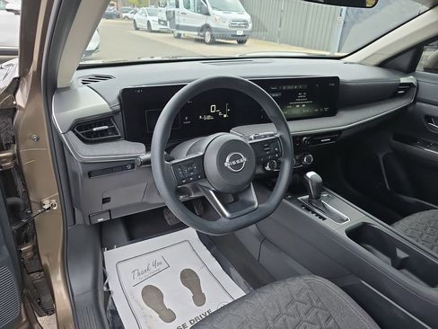 Used 2025 Nissan Kicks SV image 19