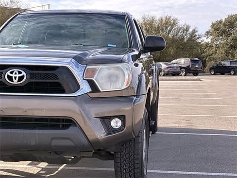 Used 2014 Toyota Tacoma PreRunner w/ SR5 Package image 11