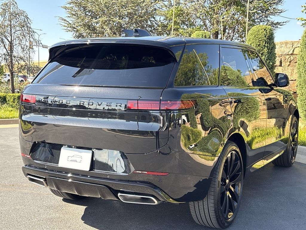 New 2027 Land Rover Range Rover Sport Dynamic SE AWD/4WD image 5
