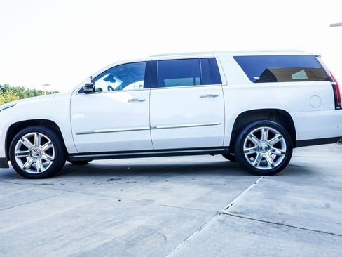 Used 2019 Cadillac Escalade ESV Premium Luxury image 9