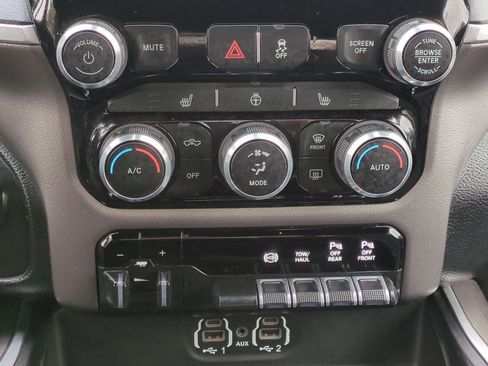 Used 2019 RAM 3500 Big Horn image 24