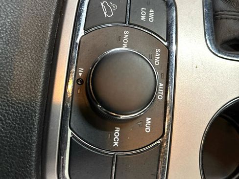 Used 2019 Jeep Grand Cherokee Limited image 51