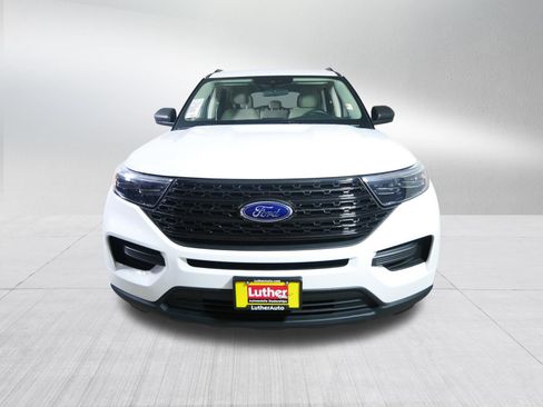 Used 2023 Ford Explorer XLT AWD/4WD image 2
