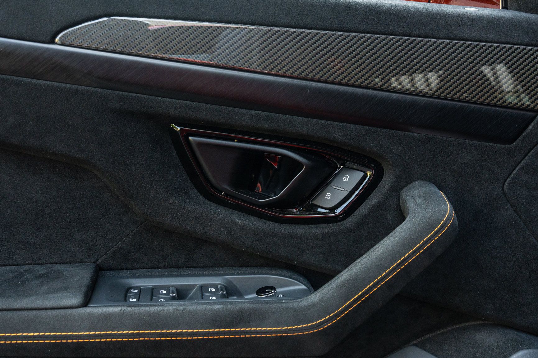 Used 2024 Lamborghini Urus Performante AWD/4WD image 33