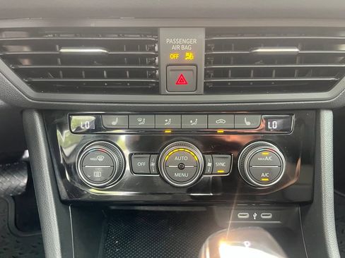 Certified 2024 Volkswagen Jetta SE FWD image 18