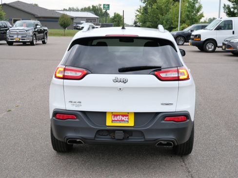 Used 2017 Jeep Cherokee Latitude w/ Cold Weather Group AWD/4WD image 6