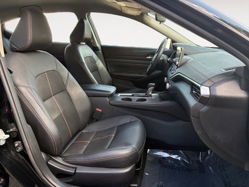 Used 2021 Nissan Altima 2.5 SR FWD image 12