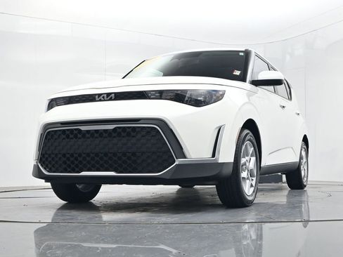 Certified 2025 Kia Soul LX w/ LX Technology Package FWD image 34