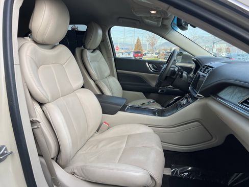 Used 2018 Lincoln Continental Select image 26