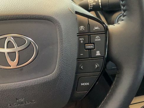 Used 2025 Toyota Prius XLE FWD image 17